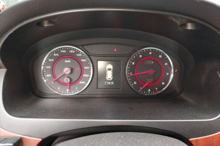 Used SAIC MAXUS G10 2014 2.0T Automatic Elite Edition Instrument Cluster