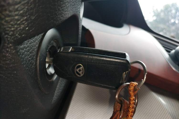 Used SAIC MAXUS G10 2014 2.0T Automatic Elite Edition Interior 1
