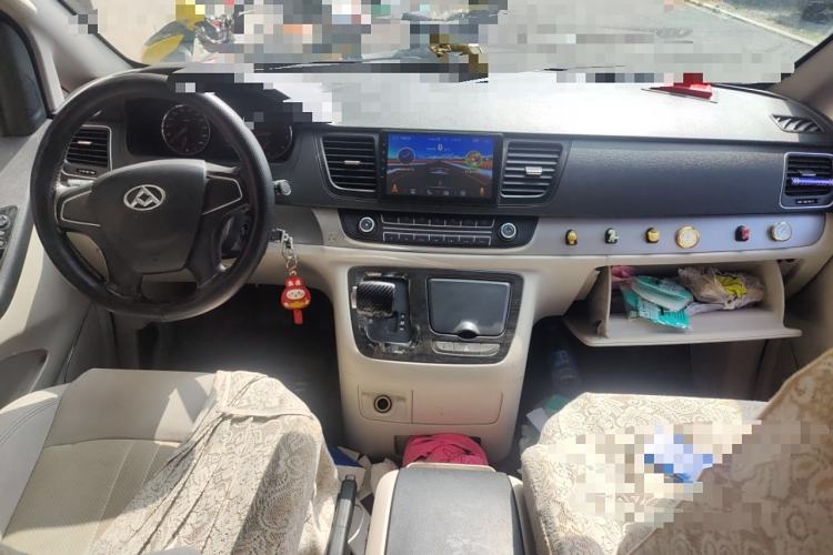 Used SAIC MAXUS G10 2014 2.0T Automatic Elite Edition Interior 2