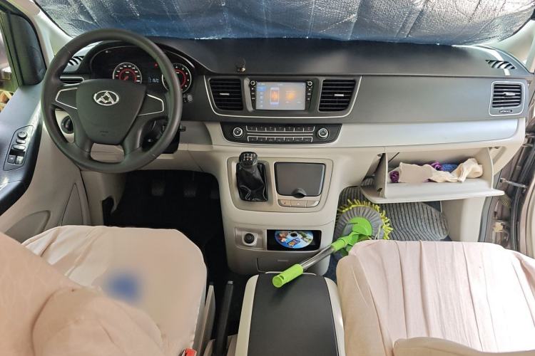 Used SAIC MAXUS G10 2014 2.4L Manual Fashion Edition Interior 2