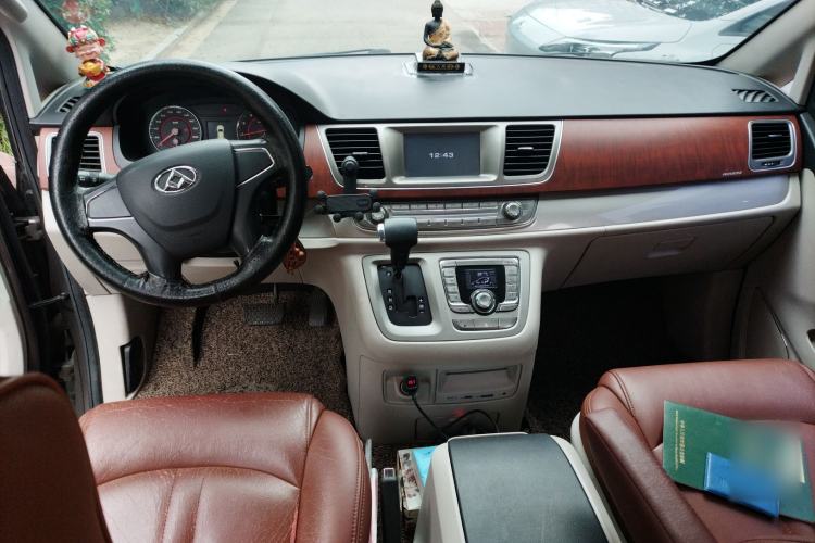 Used SAIC MAXUS G10 2014 2.0T Automatic Elite Edition Interior 2