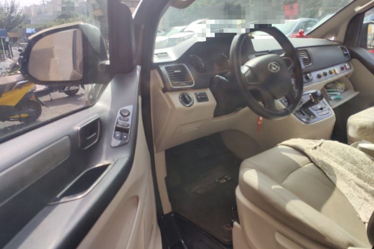Used SAIC MAXUS G10 2014 2.0T Automatic Elite Edition Interior 3