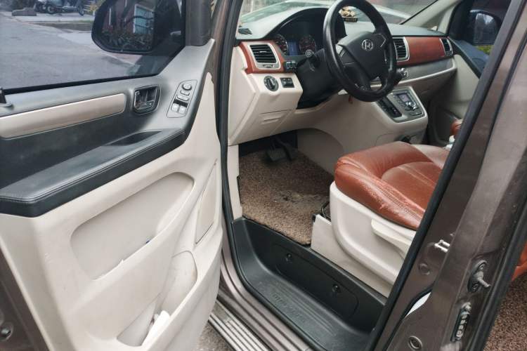 Used SAIC MAXUS G10 2014 2.0T Automatic Elite Edition Interior 3