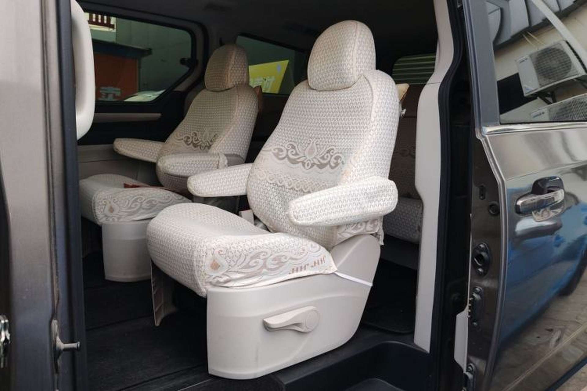 Used SAIC MAXUS G10 2014 2.0T Automatic Luxury Edition Left Rear Seat