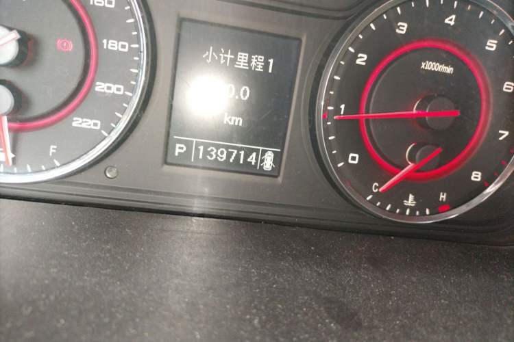 Used SAIC MAXUS G10 2014 2.0T Automatic Elite Edition Odometer Close Up