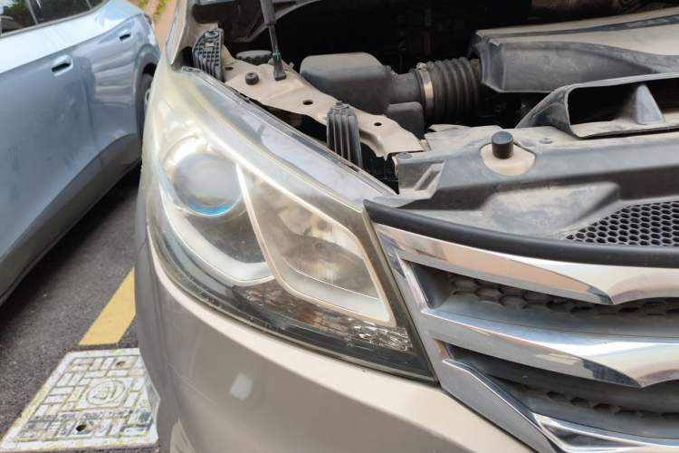 Used SAIC MAXUS G10 2014 2.0T Automatic Elite Edition Right Front Headlight