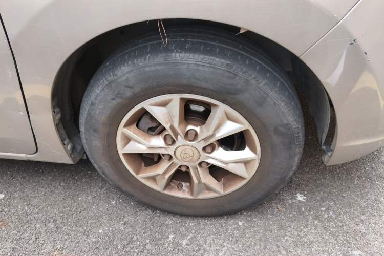 Used SAIC MAXUS G10 2014 2.0T Automatic Elite Edition Right Front Wheel Hub