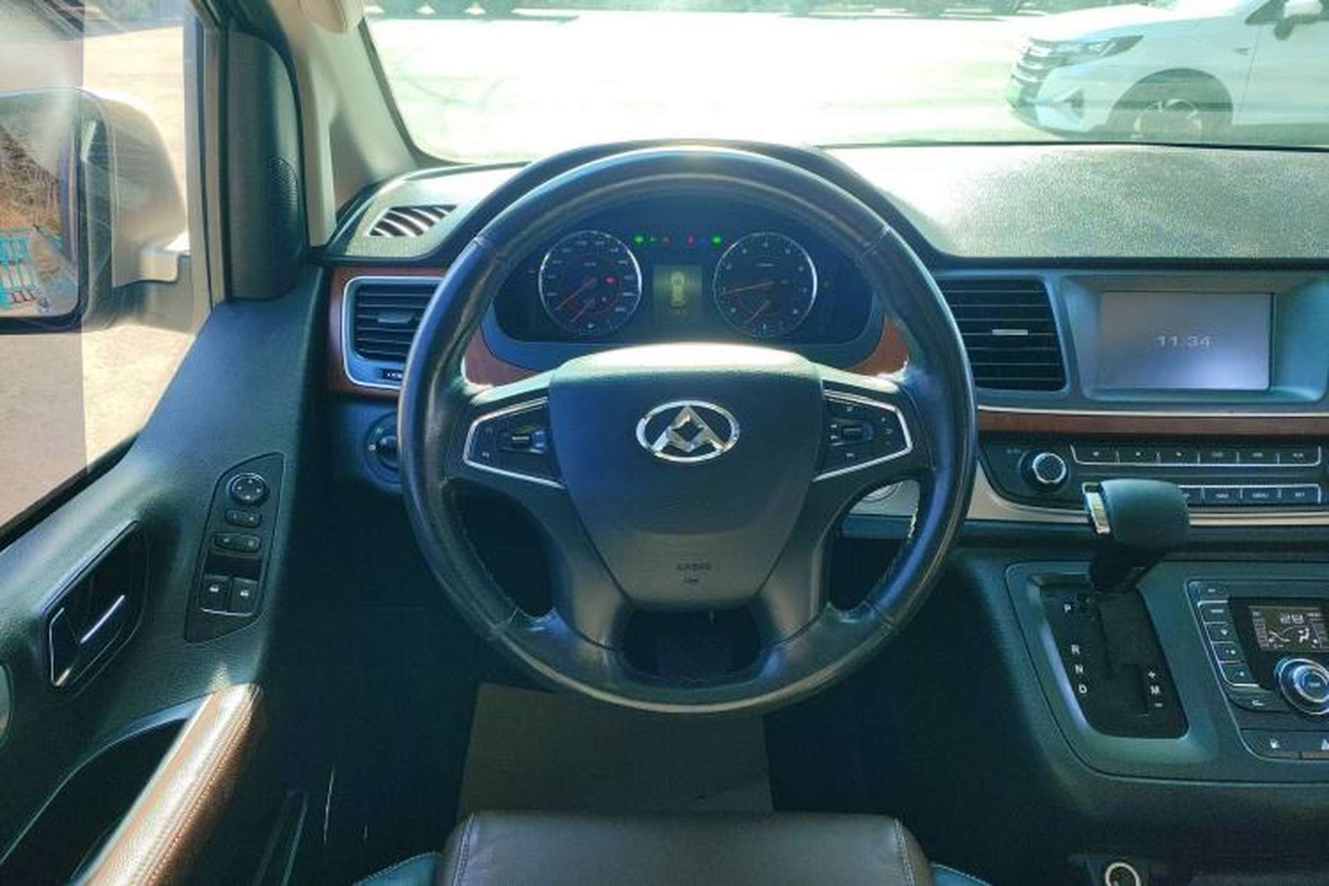 Used SAIC MAXUS G10 2014 2.0T Automatic Luxury Executive Edition Steering Wheel
