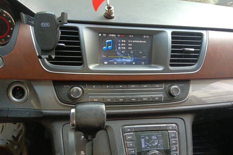 Used SAIC MAXUS G10 2014 2.0T Automatic Luxury Executive Edition Audio And AC Panel