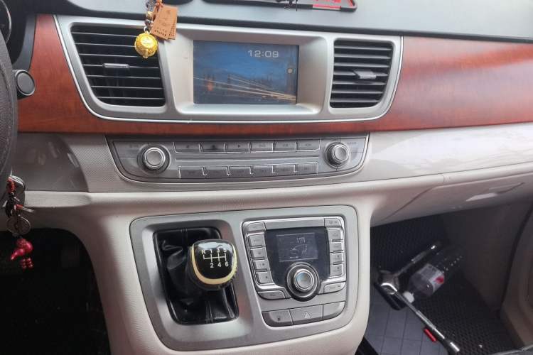 Used SAIC MAXUS G10 2014 2.0T Manual Elite Edition Audio And AC Panel