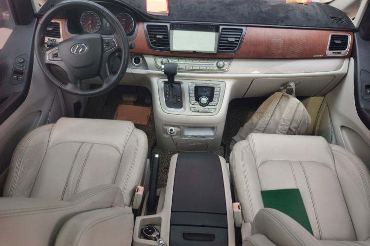 Used SAIC MAXUS G10 2014 2.0T Automatic Luxury Executive Edition Center Console
