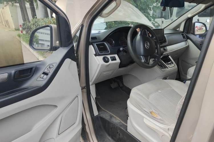 Used SAIC MAXUS G10 2014 2.0T Automatic Elite Edition Driver Seat