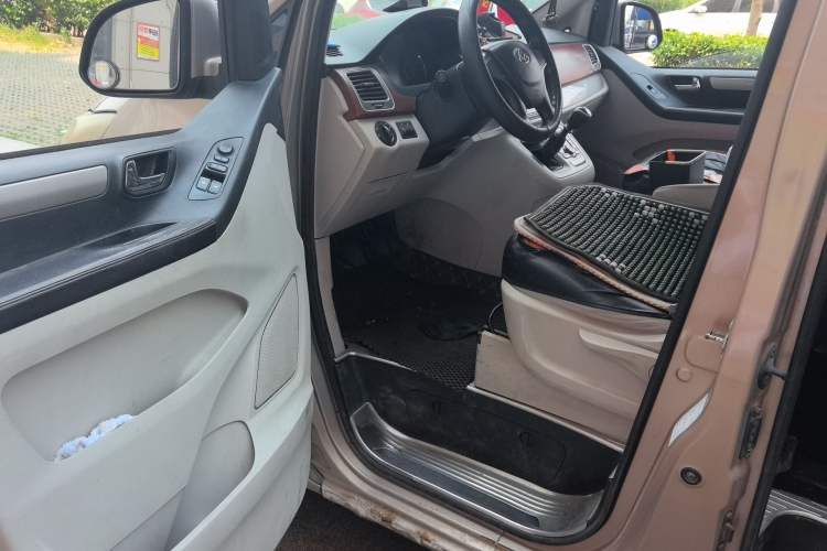 Used SAIC MAXUS G10 2014 2.0T Manual Elite Edition Driver Seat