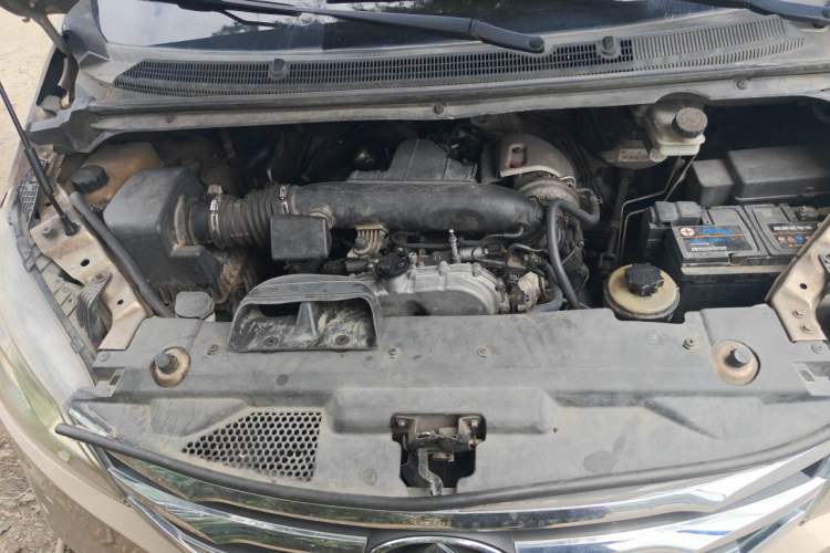 Used SAIC MAXUS G10 2014 2.0T Automatic Elite Edition Engine Bay