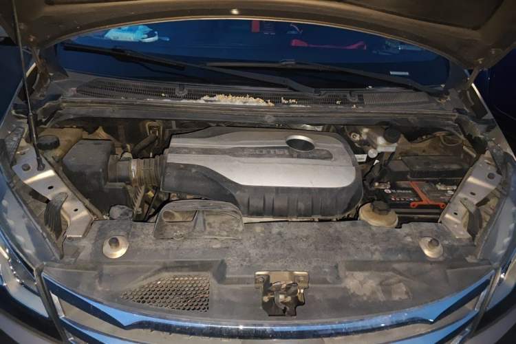 Used SAIC MAXUS G10 2014 2.0T Automatic Luxury Executive Edition Engine Bay