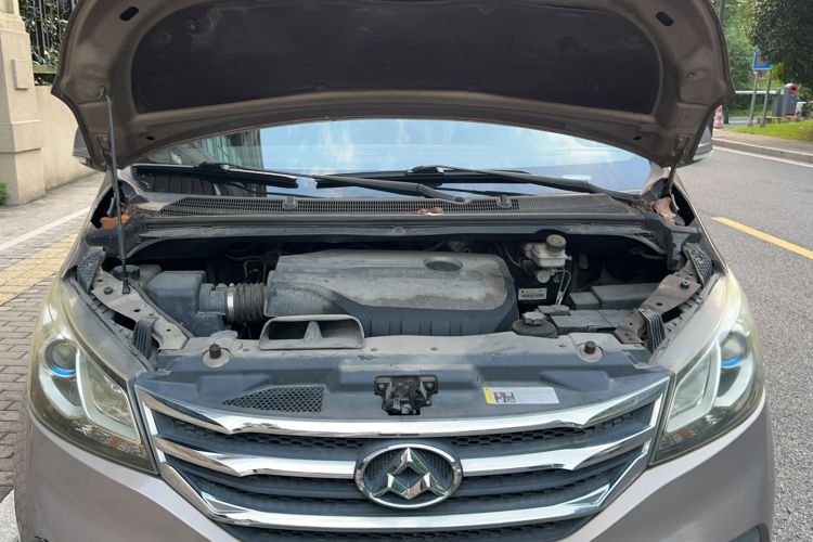 Used SAIC MAXUS G10 2014 2.0T Automatic Elite Edition Engine Bay
