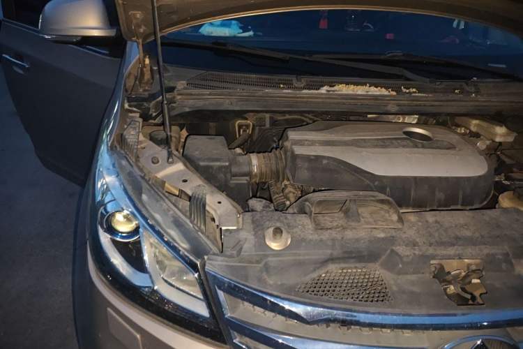 Used SAIC MAXUS G10 2014 2.0T Automatic Luxury Executive Edition Engine Bay Right