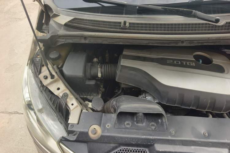 Used SAIC MAXUS G10 2014 2.0T Automatic Luxury Executive Edition Engine Bay Right