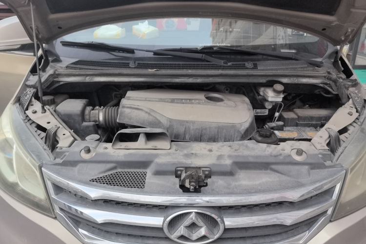 Used SAIC MAXUS G10 2014 2.0T Manual Elite Edition Engine Bay