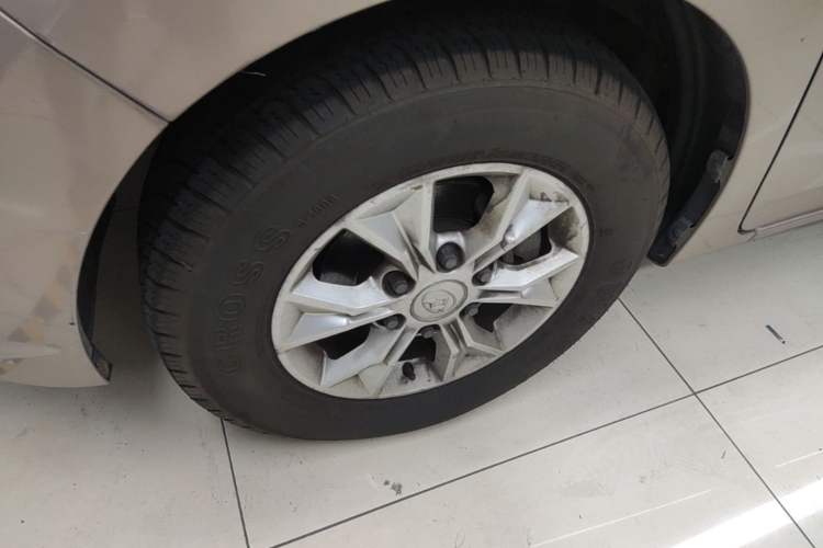 Used SAIC MAXUS G10 2014 2.0T Automatic Elite Edition Exterior 4