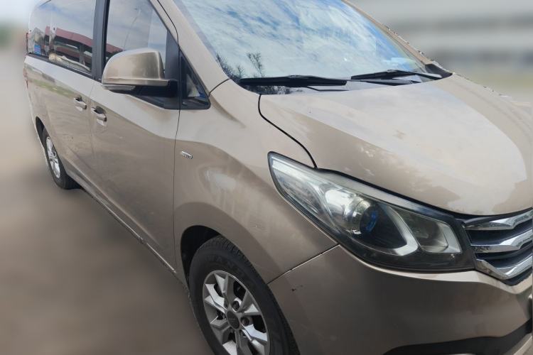 Used SAIC MAXUS G10 2014 2.0T Automatic Elite Edition Front Right 45 Deg