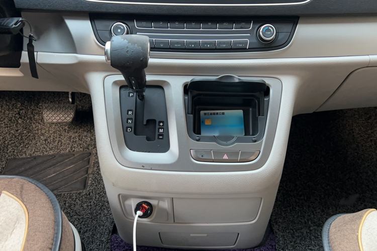 Used SAIC MAXUS G10 2014 2.0T Automatic Elite Edition Gear Lever
