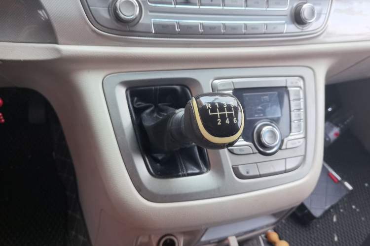 Used SAIC MAXUS G10 2014 2.0T Manual Elite Edition Gear Lever