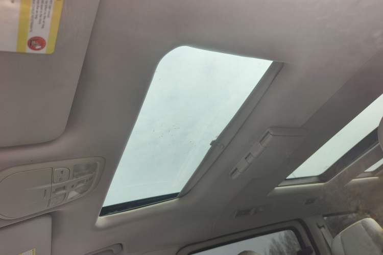Used SAIC MAXUS G10 2014 2.0T Automatic Luxury Executive Edition Headliner