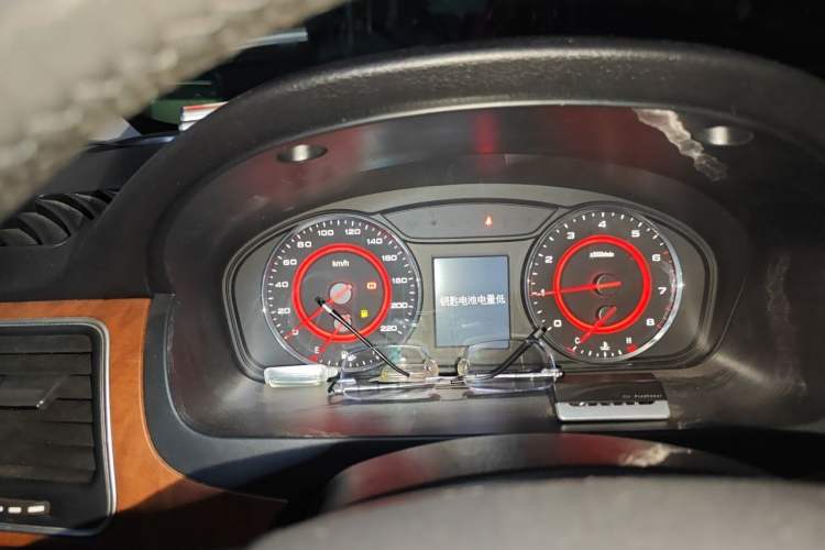 Used SAIC MAXUS G10 2014 2.0T Automatic Luxury Executive Edition Instrument Cluster