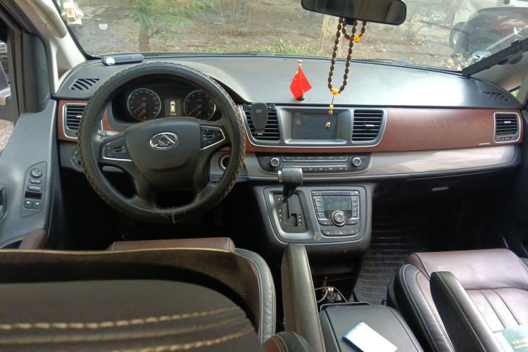 Used SAIC MAXUS G10 2014 2.0T Automatic Luxury Executive Edition Interior 2