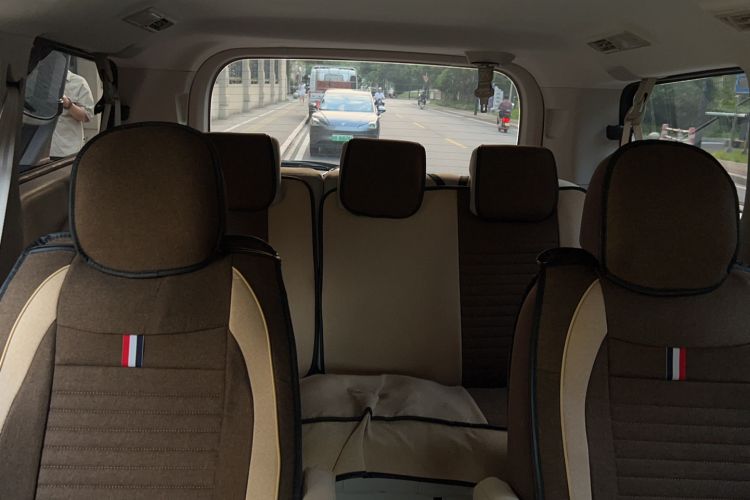 Used SAIC MAXUS G10 2014 2.0T Automatic Elite Edition Interior 2