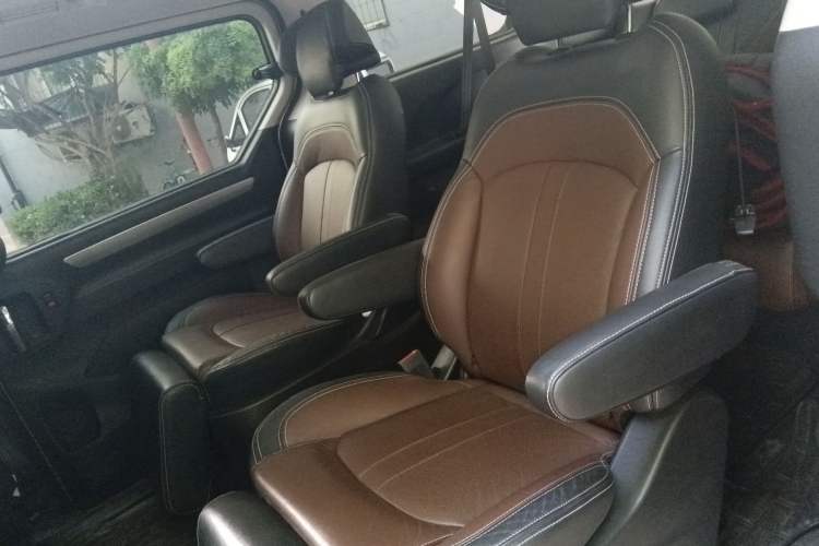 Used SAIC MAXUS G10 2014 2.0T Automatic Luxury Executive Edition Interior 4