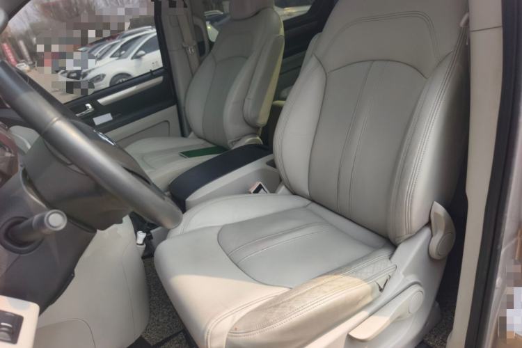 Used SAIC MAXUS G10 2014 2.0T Automatic Luxury Executive Edition Left Front Seat