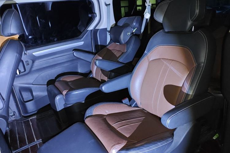 Used SAIC MAXUS G10 2014 2.0T Automatic Luxury Executive Edition Left Rear Seat