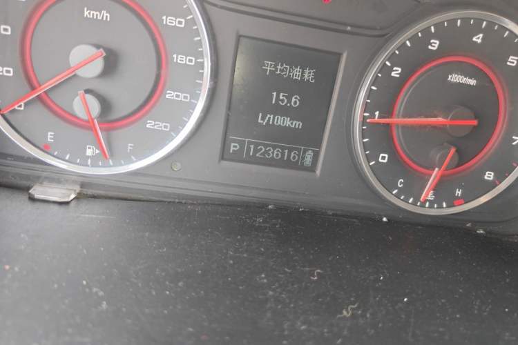 Used SAIC MAXUS G10 2014 2.0T Automatic Elite Edition Odometer Close Up