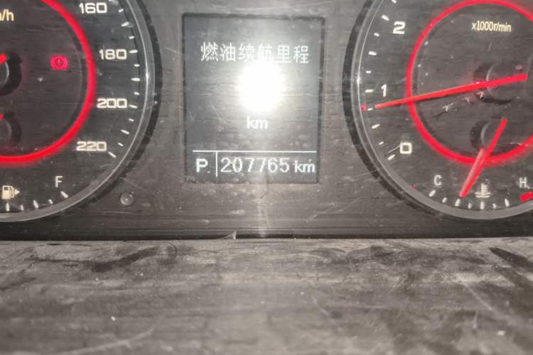 Used SAIC MAXUS G10 2014 2.0T Automatic Luxury Executive Edition Odometer Close Up