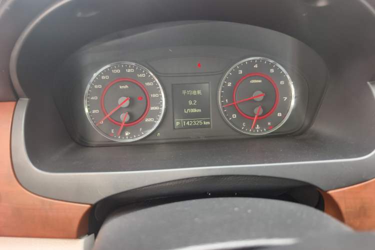 Used SAIC MAXUS G10 2014 2.0T Automatic Luxury Executive Edition Odometer Close Up