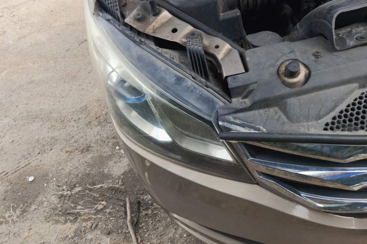 Used SAIC MAXUS G10 2014 2.0T Automatic Elite Edition Right Front Headlight