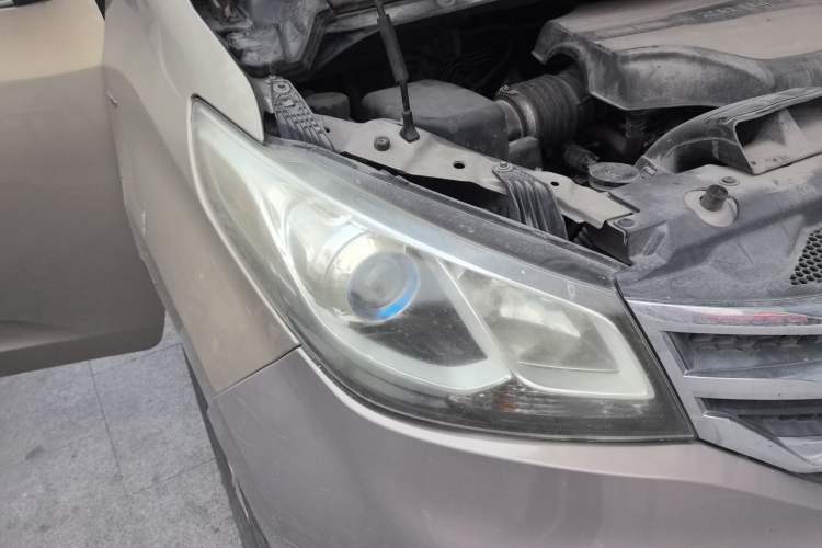Used SAIC MAXUS G10 2014 2.0T Manual Elite Edition Right Front Headlight