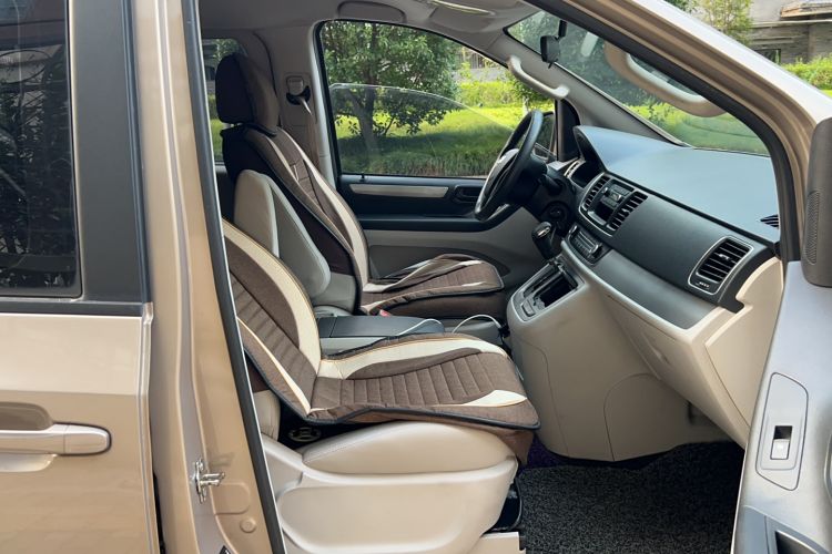 Used SAIC MAXUS G10 2014 2.0T Automatic Elite Edition Right Front Seat