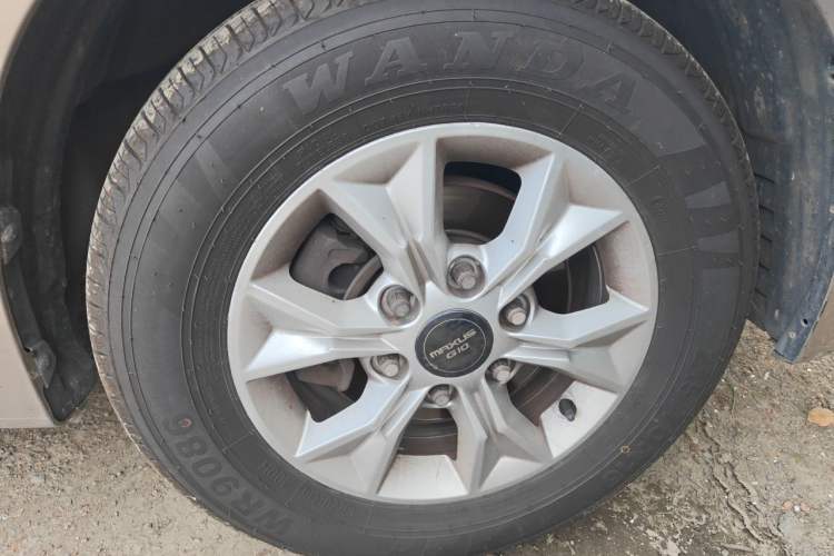 Used SAIC MAXUS G10 2014 2.0T Automatic Elite Edition Right Front Wheel Hub