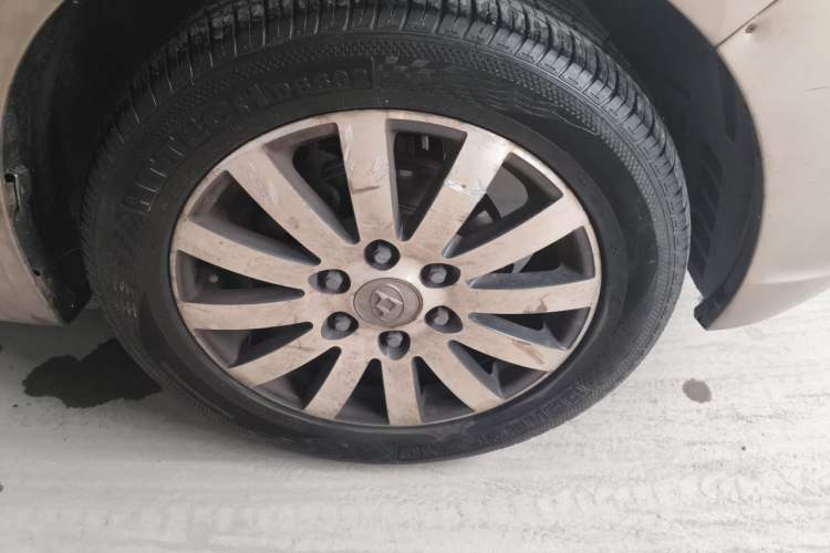 Used SAIC MAXUS G10 2014 2.0T Automatic Luxury Executive Edition Right Front Wheel Hub