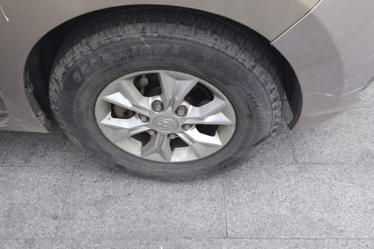 Used SAIC MAXUS G10 2014 2.0T Manual Elite Edition Right Front Wheel Hub