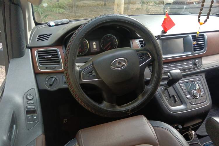 Used SAIC MAXUS G10 2014 2.0T Automatic Luxury Executive Edition Steering Wheel
