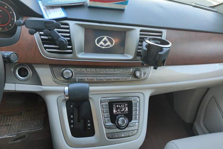 Used SAIC MAXUS G10 2014 2.0T Automatic Executive Edition Audio And AC Panel