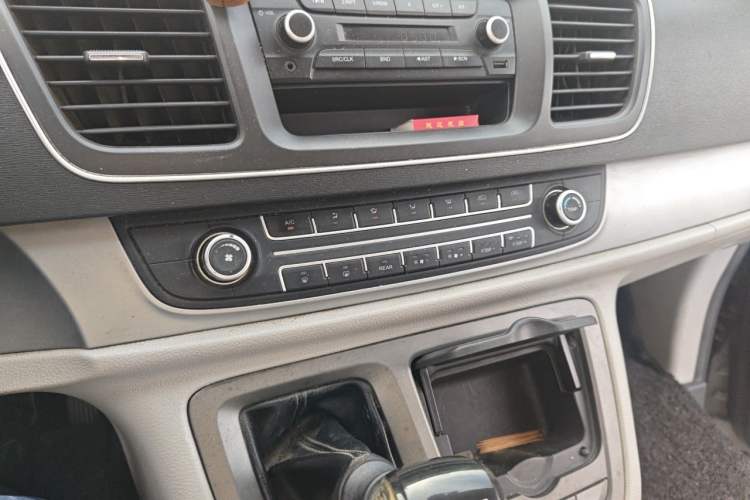 Used SAIC MAXUS G10 2014 2.0T Manual Elite Edition Audio And AC Panel