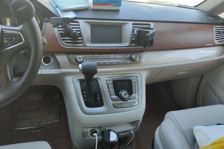 Used SAIC MAXUS G10 2014 2.0T Automatic Executive Edition Center Console