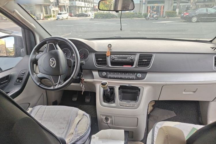 Used SAIC MAXUS G10 2014 2.0T Manual Elite Edition Center Console