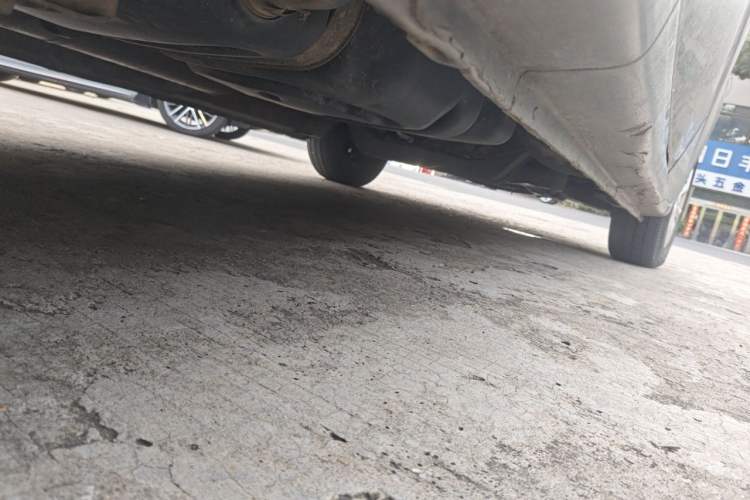 Used SAIC MAXUS G10 2014 2.0T Manual Elite Edition Chassis Rear Right