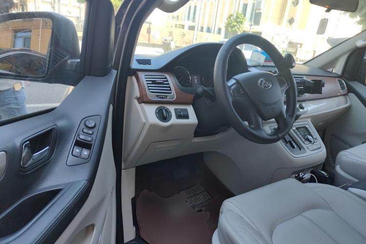 Used SAIC MAXUS G10 2014 2.0T Automatic Executive Edition Driver Seat